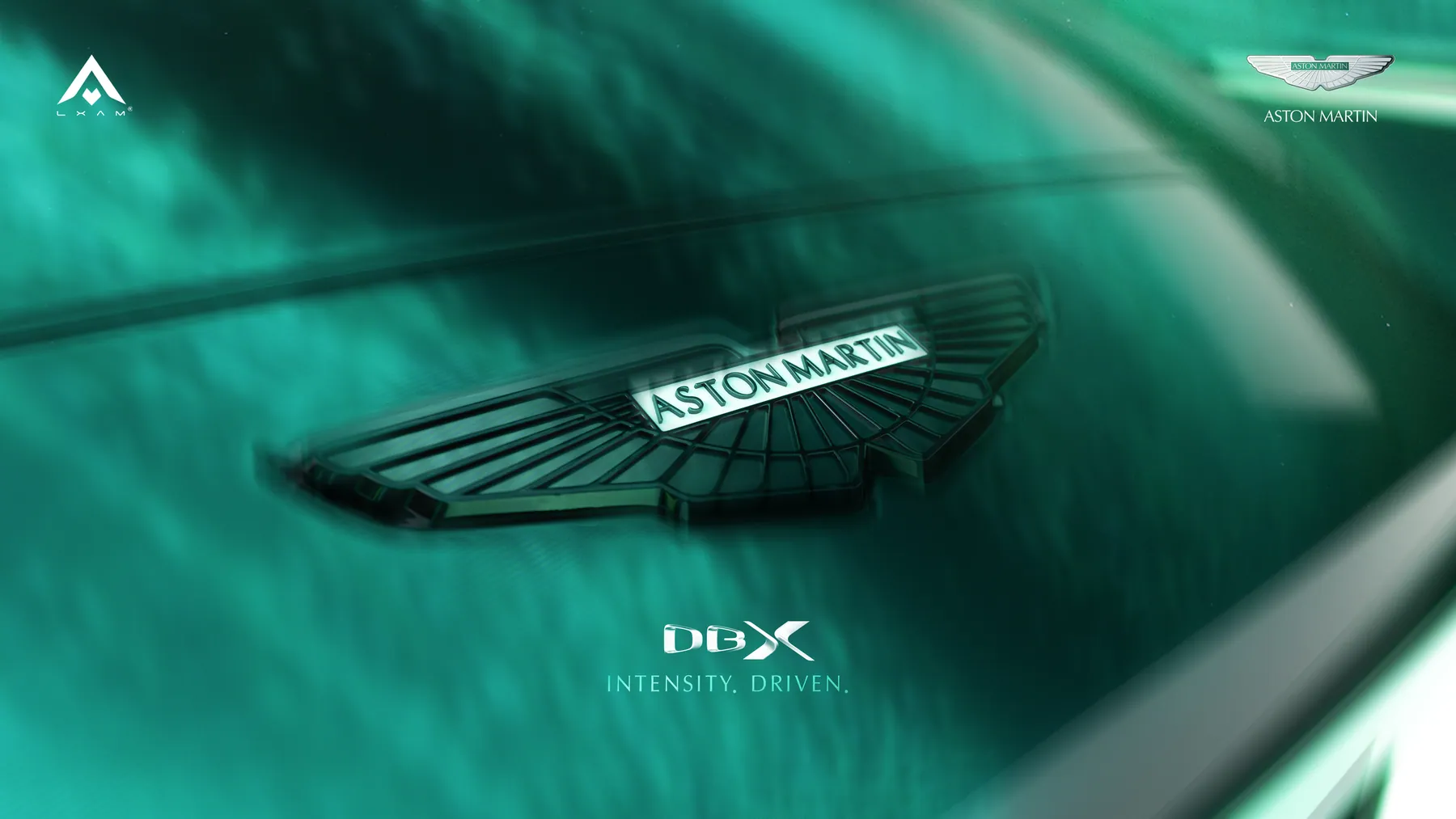 Logo cánh Aston Martin trên nắp ca-pô, render 3D