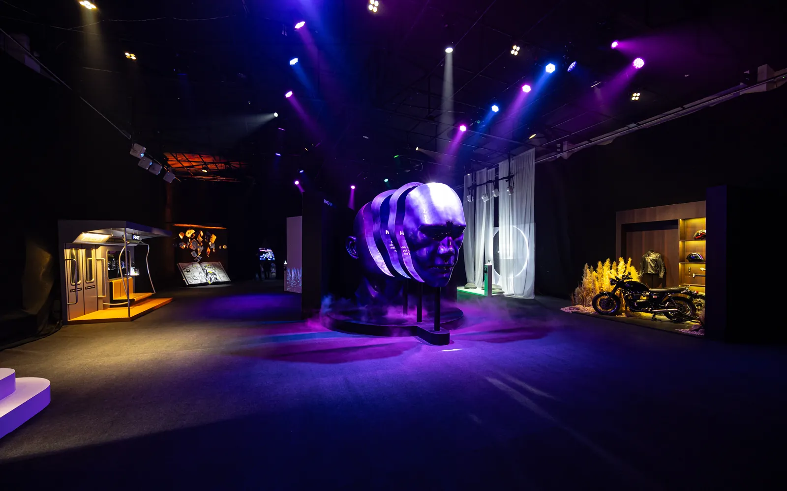 AXEHIBITION: Hương trong “Ảnh”, dự án 3D của LXAM Studio