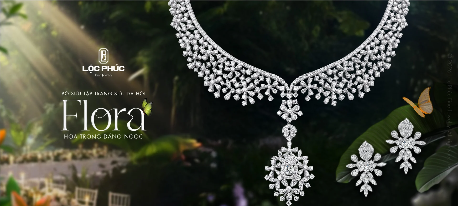Key visual bộ sưu tập trang sức dạ hội Flora của Lộc Phúc Fine Jewelry, vòng cổ và bông tai kim cương hoạ tiết hoa lá trên nền vườn xanh