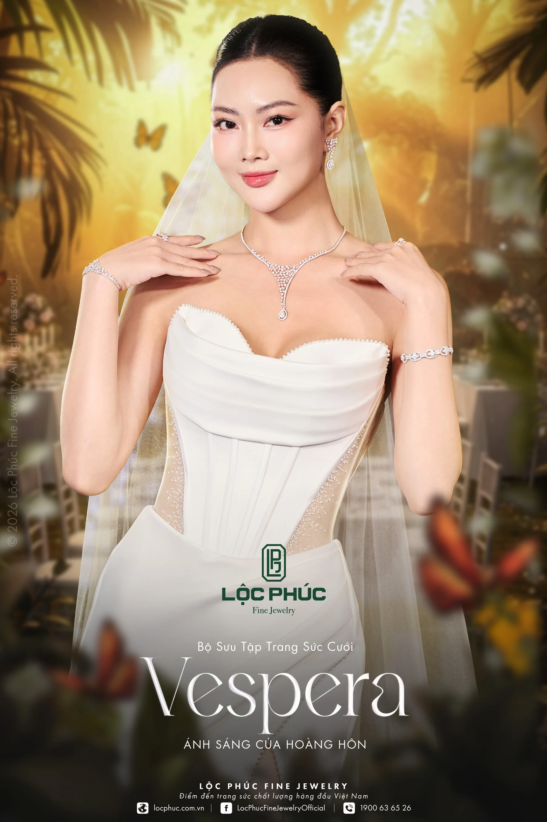 Key visual bộ sưu tập trang sức cưới Vespera, cô dâu đeo mặt dây kim cương trên nền hoàng hôn vàng