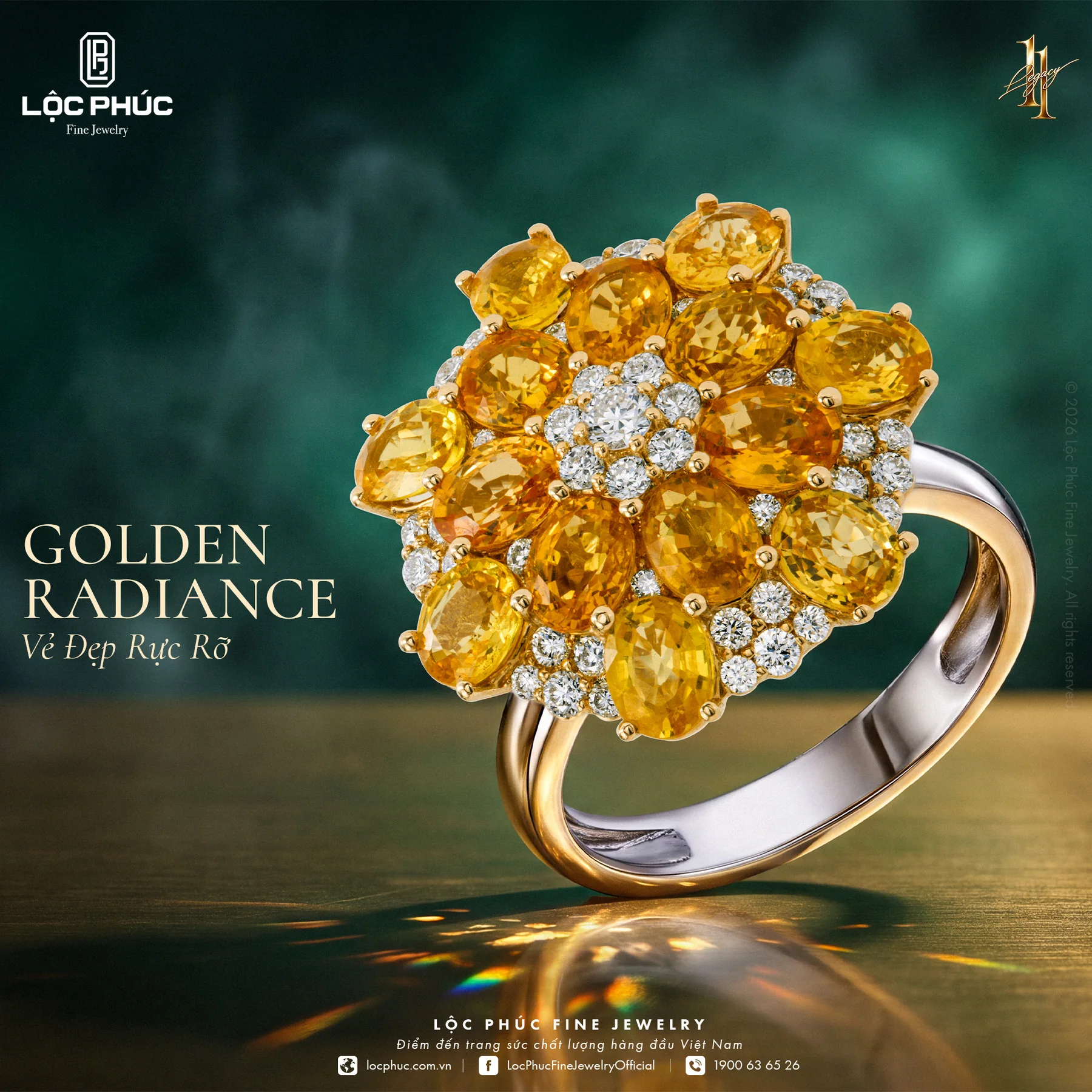 Hình concept Golden Radiance của Lộc Phúc, nhẫn hoa đá sapphire vàng trên nền xanh lục khói